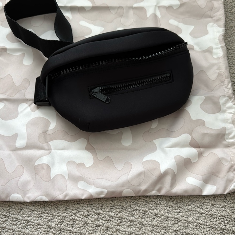 Dagne Dover Ace Neoprene Fanny Pack Onyx Black